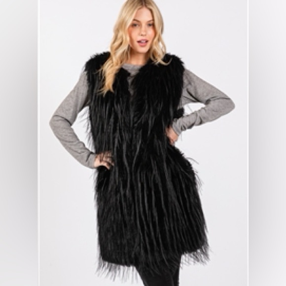 Luxe Oversized Black Shag Vest With Pockets New Onesize fits - Picture 2 of 6